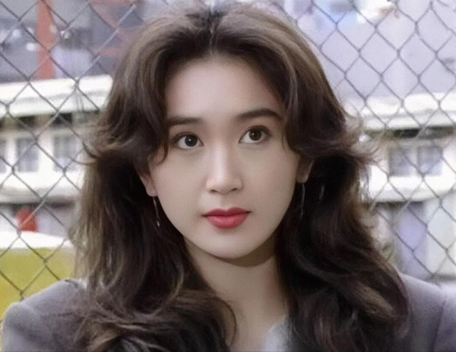 温碧霞|温碧霞：我没有身材，只能靠颜值成为港圈女神