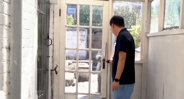 香港|香港夫妻月入六万却坚持移民,结果只能在英国送外卖和工厂打包