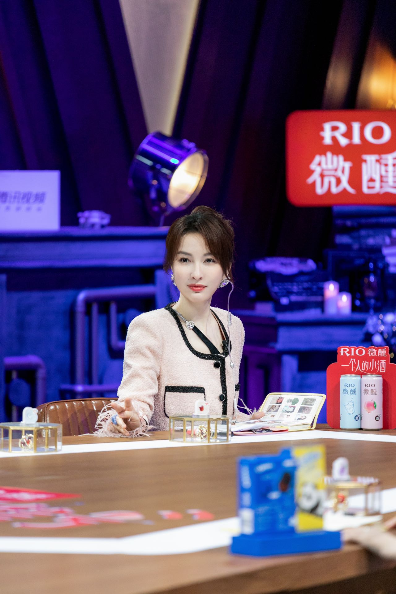 吴昕|吴昕《心动的信号5》沉浸爱的氛围 赞嘉宾是勇敢追爱的“孤勇者”