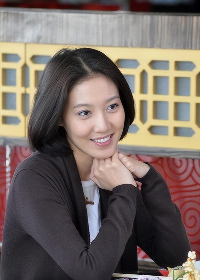 高露|演员高露:中年翻红,嫁直男圈外丈夫,婚后儿女双全幸福美满