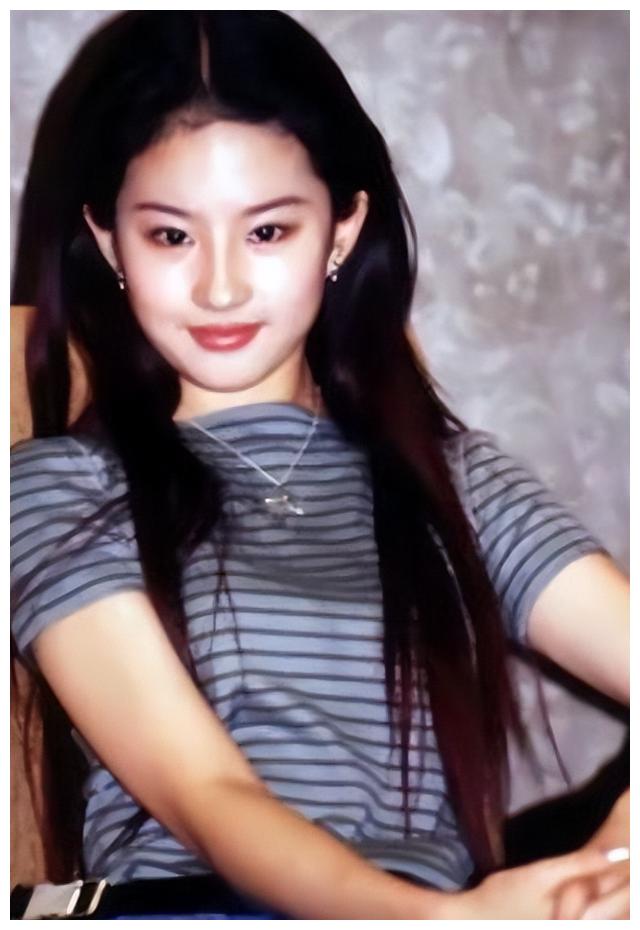 刘亦菲|“争议天仙”刘亦菲：新剧爆红后被翻旧账，公开承认穿过山寨礼服