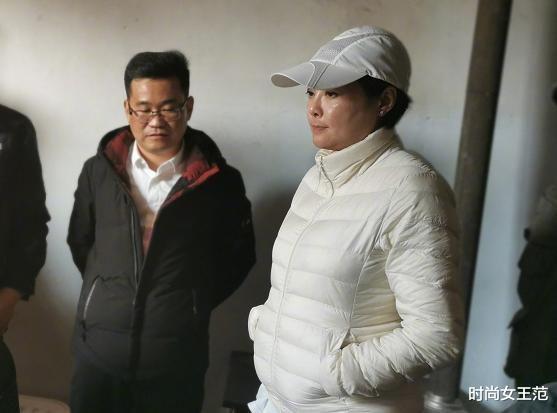 袁立 袁立非常接地气不显摆!跟同事挤一个办公室,中年发福也没减肥!