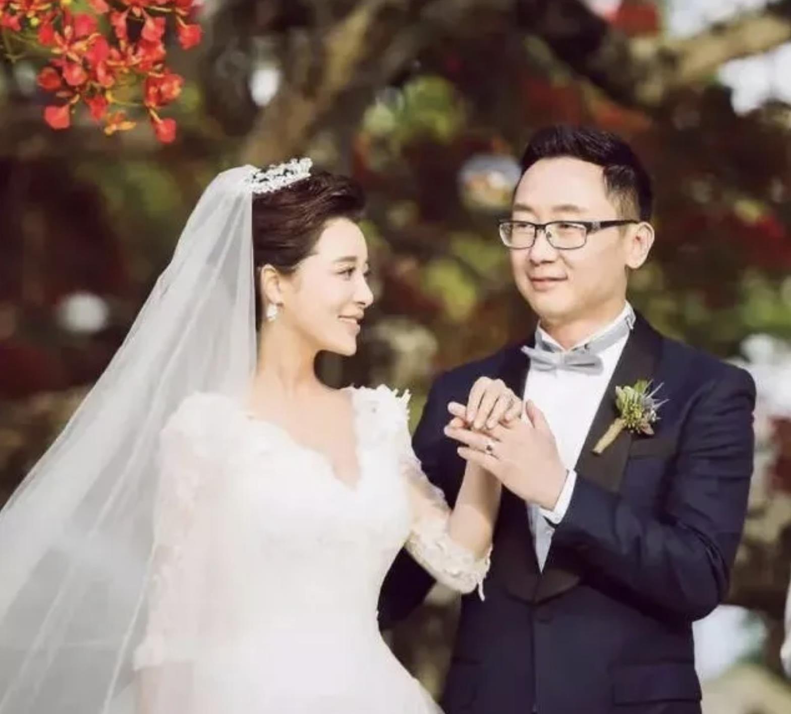 胡蝶|胡蝶：嫁导演陆川7年生2娃，独自产检、长期分居，如今幸福美满