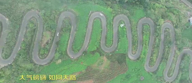 云南盘山公路68道弯引热议走红 气势恢宏高空俯瞰似伏地巨龙