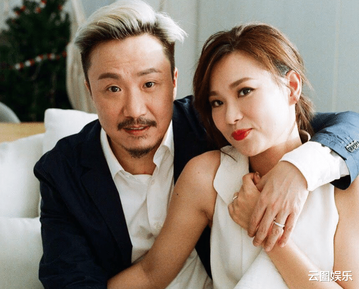 郑中基|郑中基妻子罕晒娃!11岁女儿脖挂蟒蛇很淡定,7岁儿子亲吻大龟