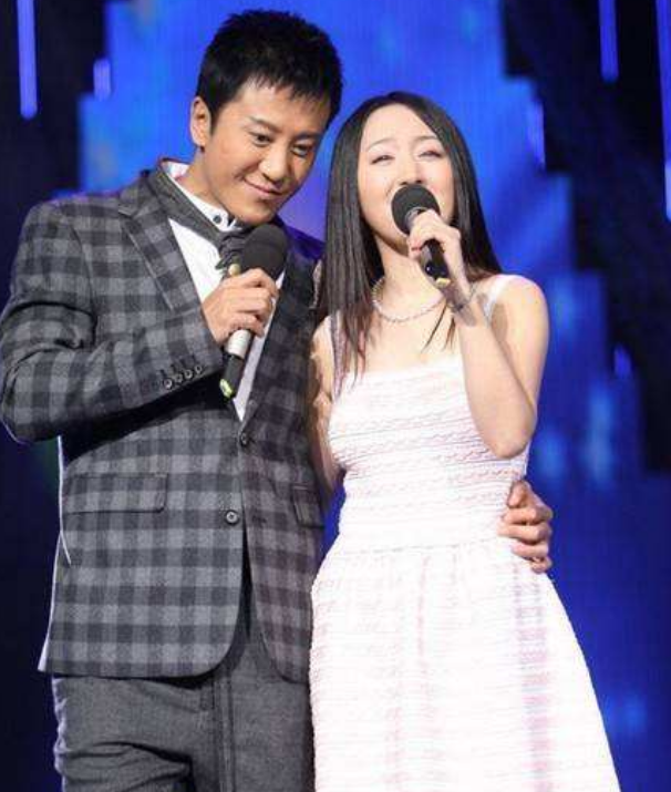 杨钰莹|蜜一样的杨钰莹,游离了两个男人之后,还能“甜”多久