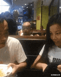 “老鼠贴贴到的,这玩意是啥,不是珍稀物种吧,”谁知道