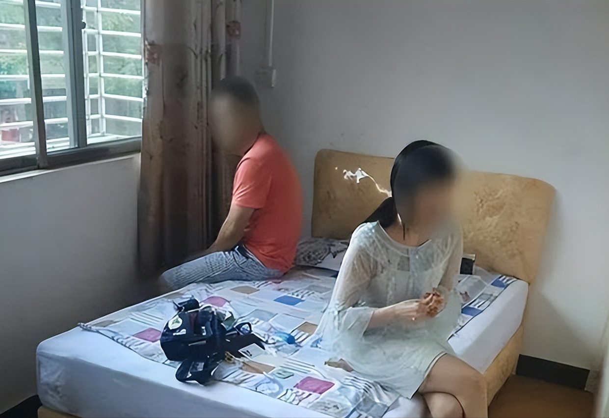 非夫妻关系的异性男女朋友,入住酒店同一房间属于违法吗?