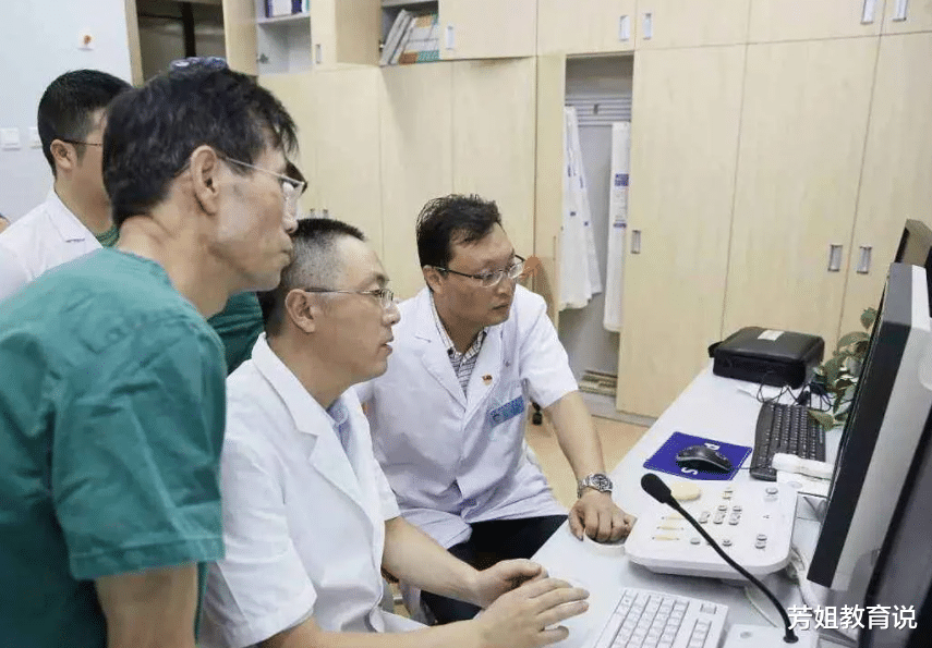 医生|上班之后才懂,公务员和医生的差距在哪,多数人都懊悔不已