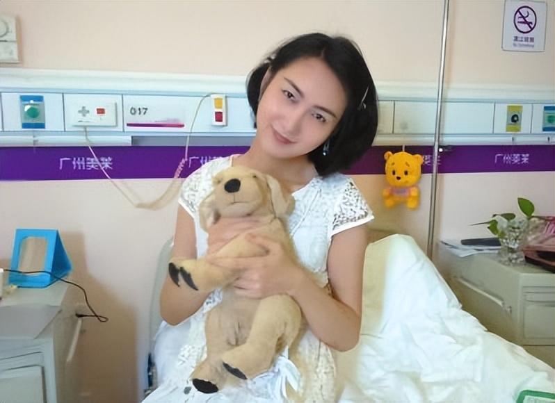 全国道德模范|刘霆：背母上学成全国道德模范，然而，他为什么要变性？