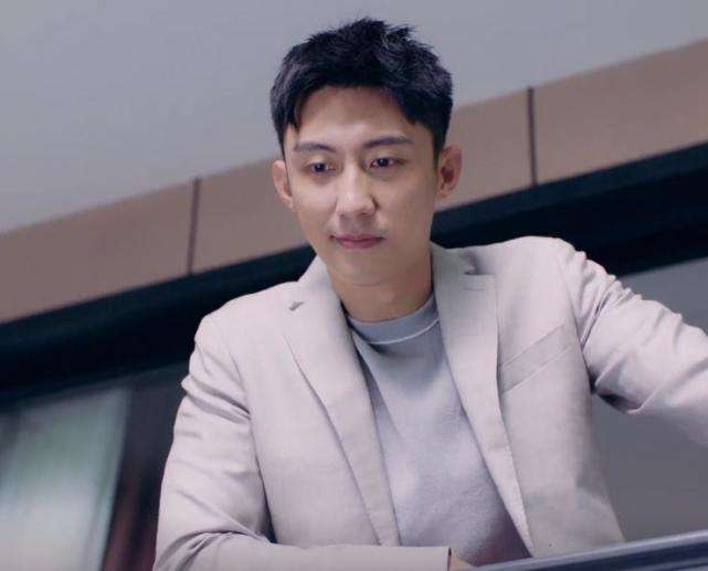 黄景瑜|硬汉小生黄景瑜：16岁辍学当模特，被3位贵人扶持成名背景不一般！