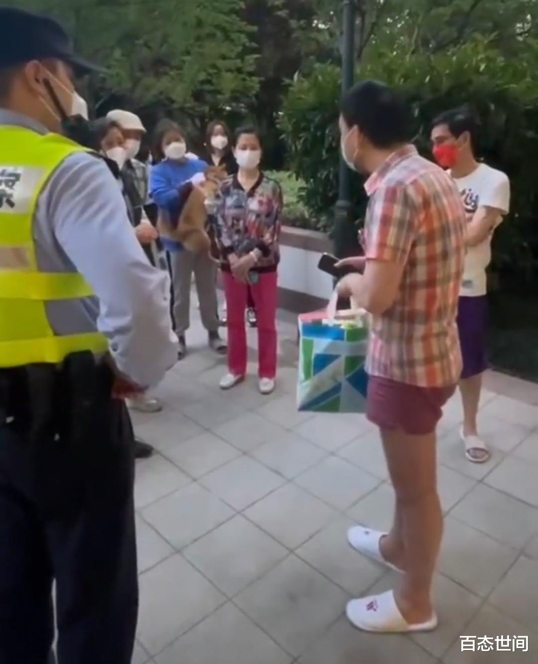 上海一男子违规偷跑出小区引众怒回家受阻,装外国人飙英语被揭穿
