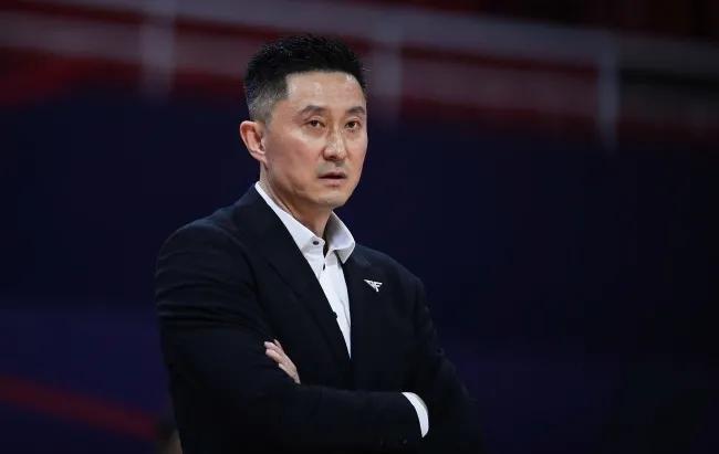 广东男篮|广东第一签正式诞生！朱芳雨狂砸400万续约，帮助球队冲击总冠军