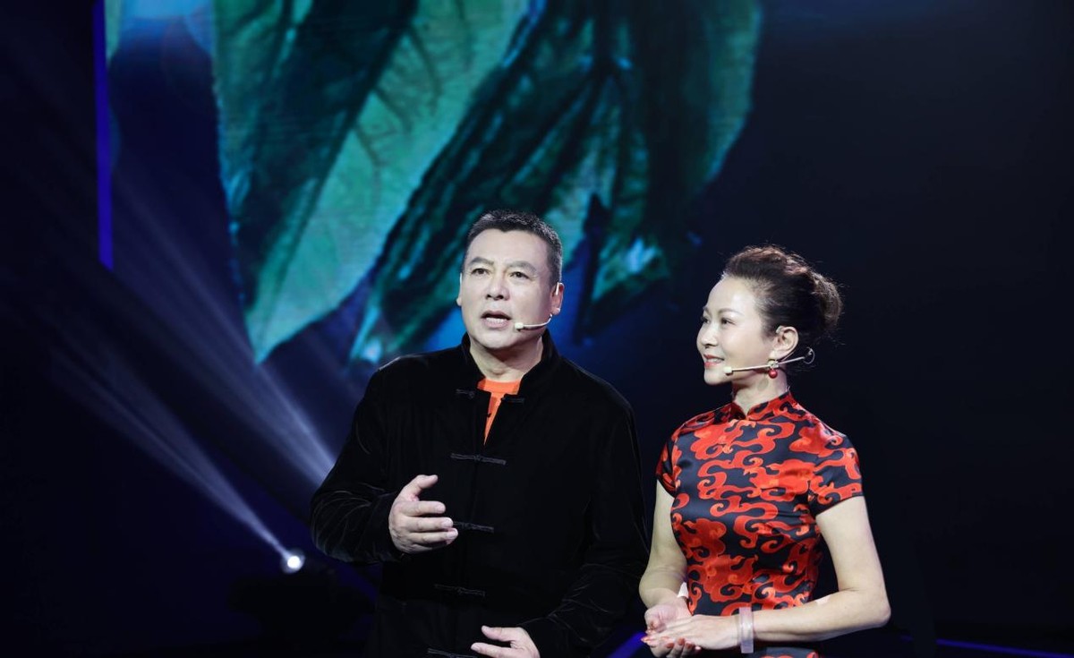 亲爱的小孩|《亲爱的小孩》2位金牌配角，戏里戏外是夫妻，结婚25年太幸福