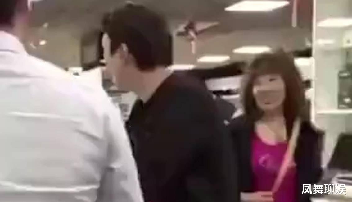 王思聪|王思聪拒绝与大妈合照,还强行打掉对方手机