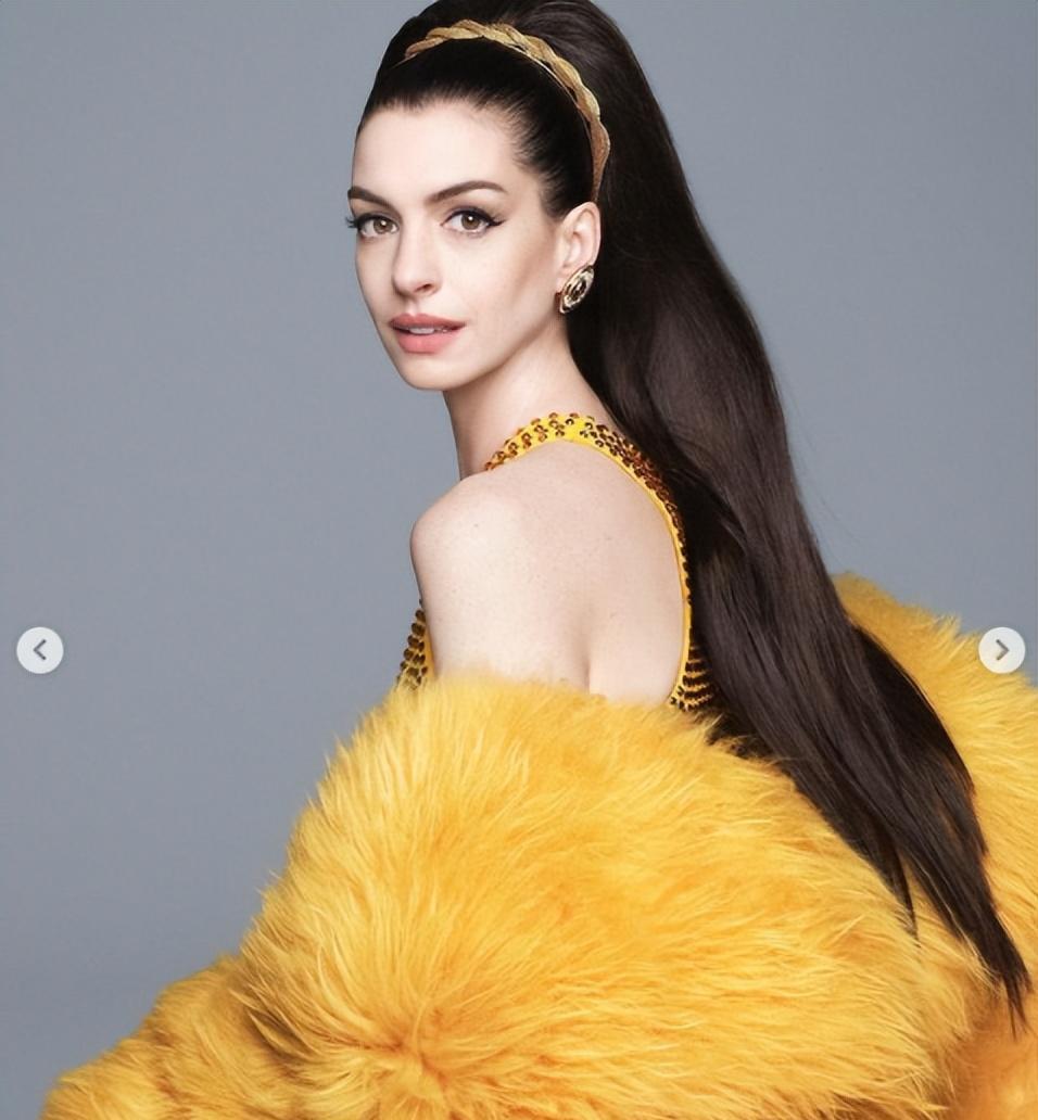 安妮·海瑟薇|安妮·海瑟薇驾驭整身豹纹，她一口气尝试多套华丽造型