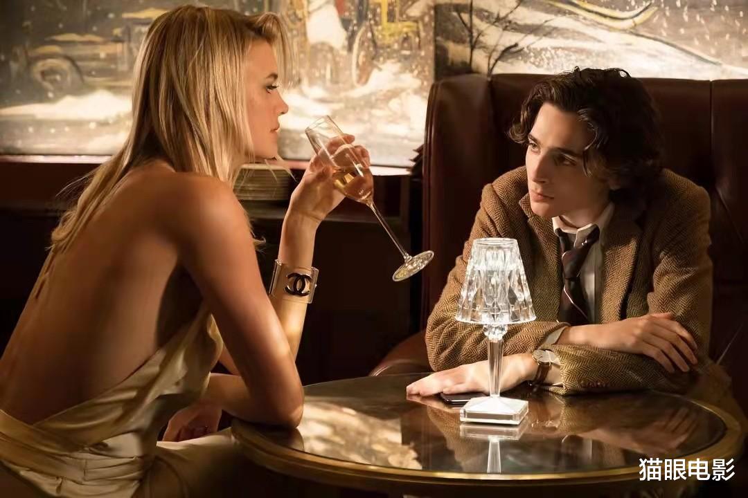 周楠|甜茶赛琳娜新片太甜了，两人片中甜蜜接吻，网友：不知道该羡慕谁