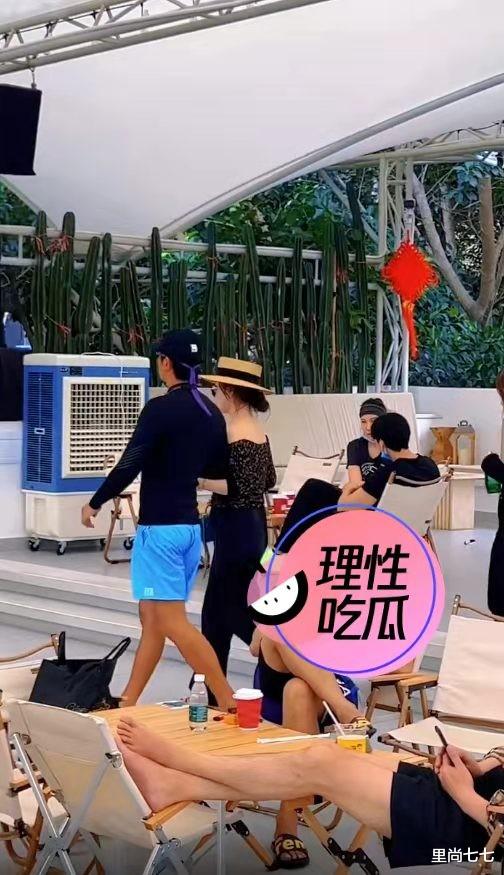 霍思燕|霍思燕减下肥好惊艳！一身法式打扮人群中白到反光，杜江瞬间掉价