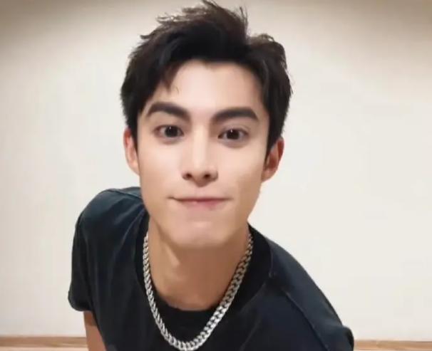 王鹤棣|王鹤棣工作室改名，连夜招聘法务，导演刘信达提醒：不能高估形势