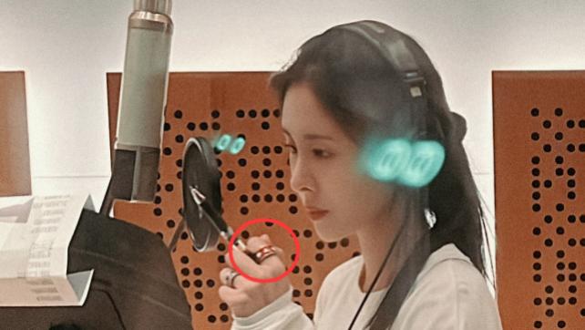 张碧晨|对华晨宇还念念不忘？张碧晨戴情侣戒指营业，情侣物品也都保留着