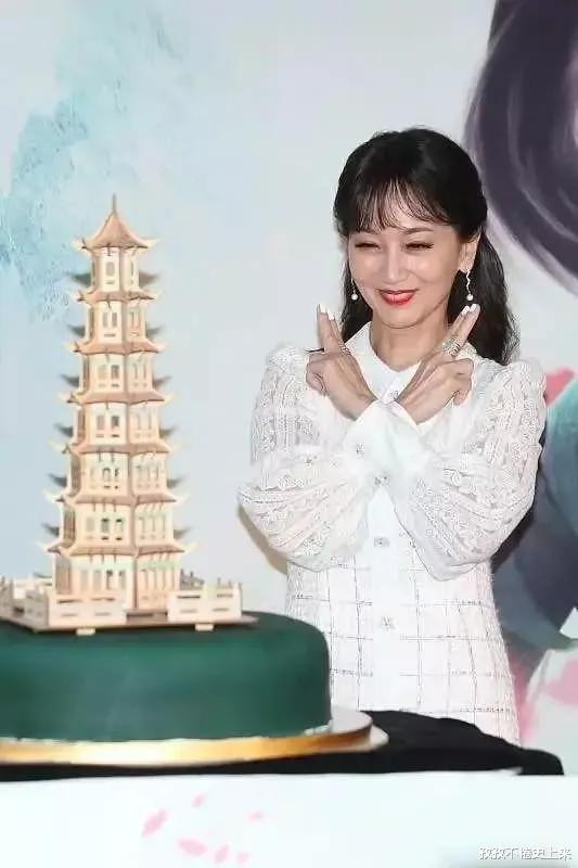 赵雅芝|赵雅芝真老了，未修图皱纹好抢镜