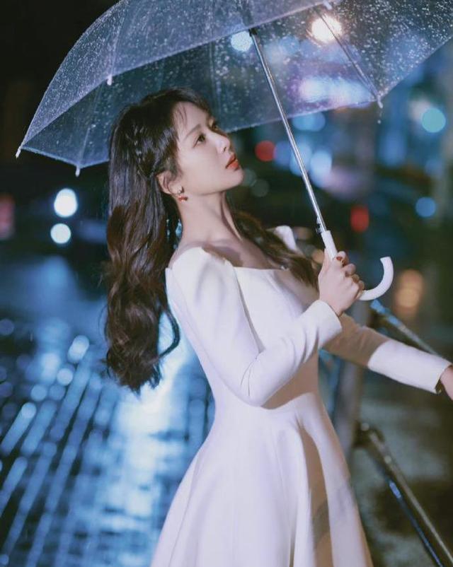 乔欣|杨紫曝光聊天记录，网友：时间天气都对不上，传播的为拼接动图