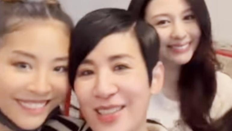 吴君如|吴君如16岁爱女出演舞台剧！邱淑贞3个女儿现身支持，全员高颜值