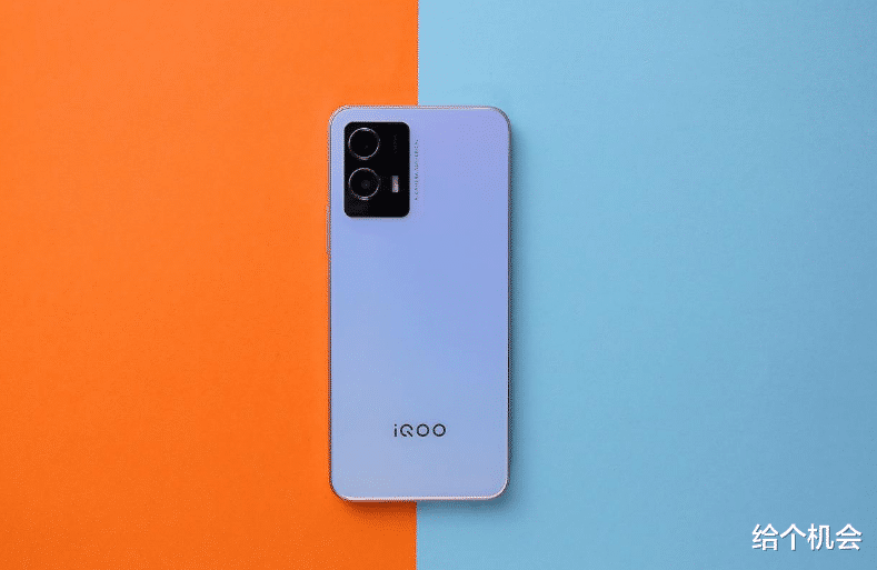 vivo和iqoo有什么区别？买手机选择哪个更好？看完你就明白了