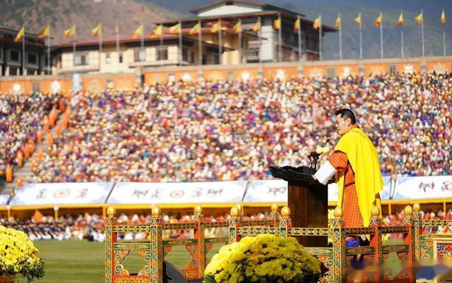 |不丹国庆,王子公主纷纷现身,美女含量很高,王子们颜值不尽如意