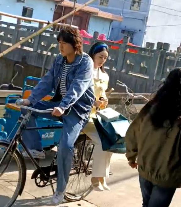 赵丽颖|35岁赵丽颖新剧造型曝光，小短腿吸睛土到掉渣，网友：本色出演