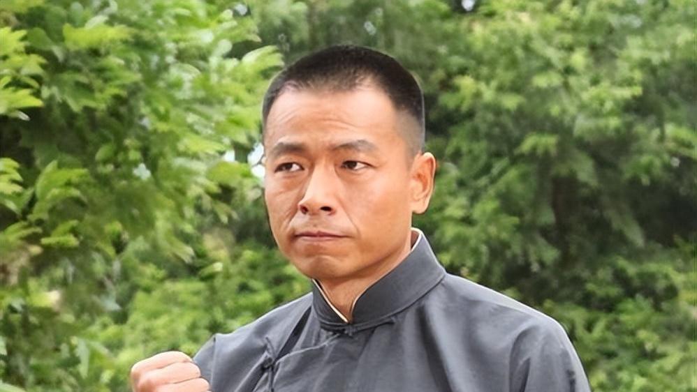 杨幂|半路出家的4位演员，入行前是工人、刑警、老总，演技不输科班