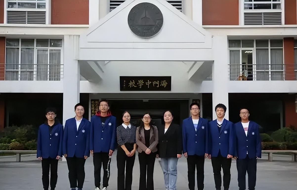 C罗|江苏一中学起薪40万招聘教师,看到要求后,网友直呼打扰了