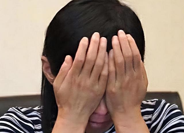 河南女博士患癌需80万换肝,丈夫为离婚下跪:放我条生路