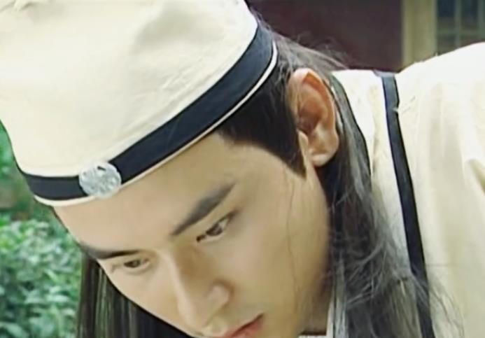 陈冠霖|陈冠霖再引争议,白切黑演技信手拈来,连眼尾皱纹都有魅力