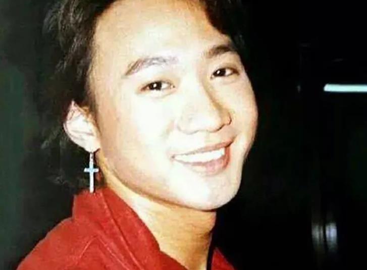黄家驹|1993年，他拽着黄家驹摔下3米舞台，黄家驹身亡他却红得如日中天