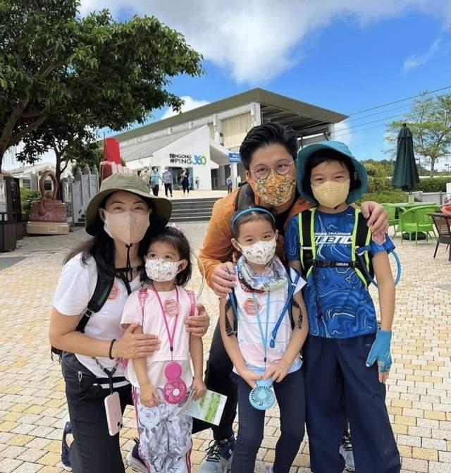 郭晶晶|霍启刚郭晶晶一家五口看球赛,女儿唯美水灵,儿子英俊帅气