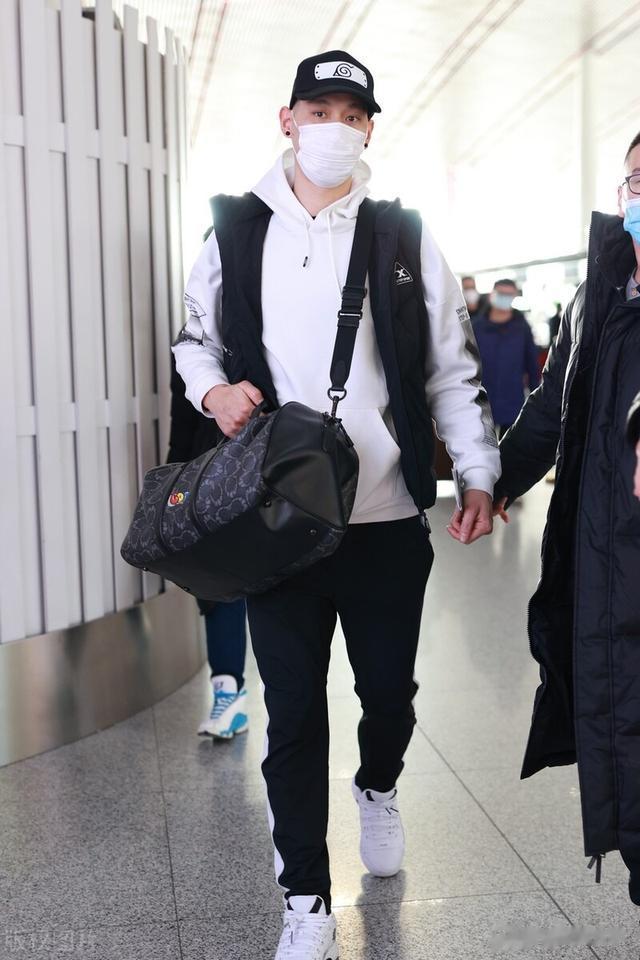 篮球|闯荡CBA赛场的NBA球员林书豪：我仍然如此热爱篮球，希望走上赛场