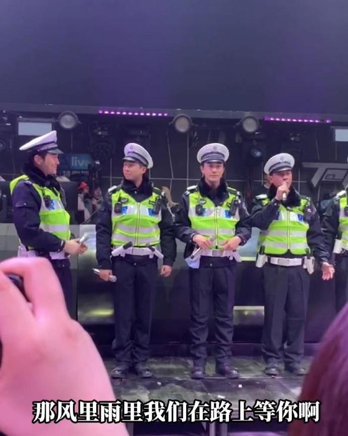 赵文卓|《滚烫人生》李承铉等7位哥哥体验交警职业，赵文卓胡海泉加盟