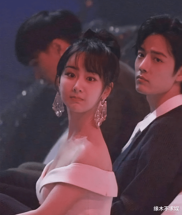 应采儿|网友晒肖战工作照，183cm个头太颀长，生图里长这样