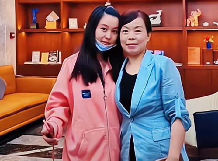 真乱!北海舅舅夫妇再度出面指责亲家,让大家骂对方就跟许敏道歉