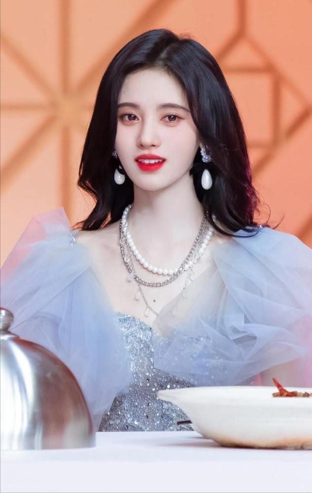 整容|鞠婧祎被质疑整容过度，犹如换头，后遗症正在慢慢出现