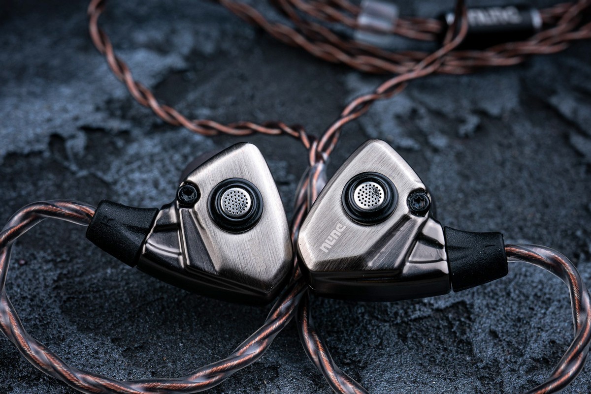 拉丁美洲|【不废话速评】达音科TitanS开箱&听感简述