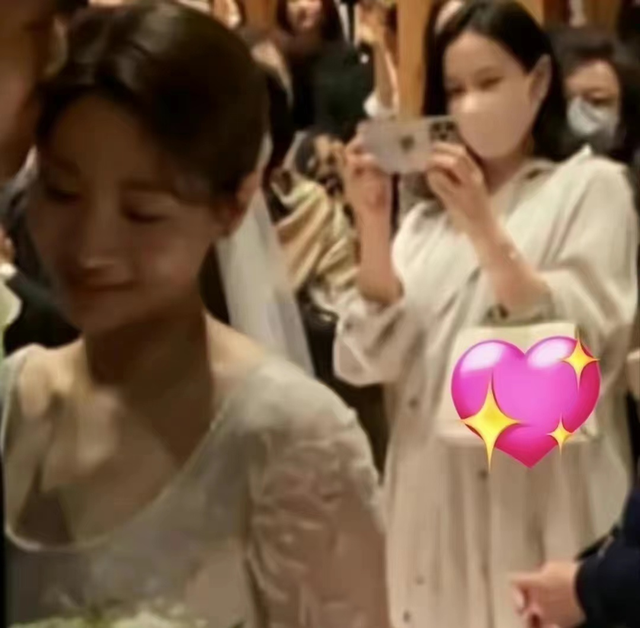 孙艺珍|孙艺珍挺孕肚参加婚礼，腰身圆润抢新人风头，网友评价出奇一致