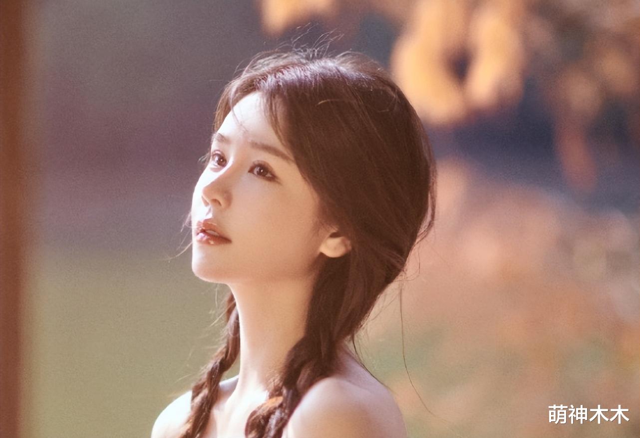 杨紫|新版周芷若状态回春不再水肿，直播还撞脸杨紫，真是造型原因？