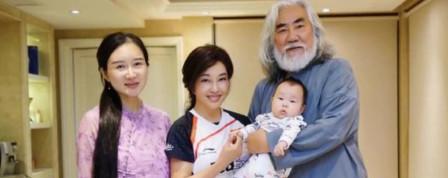 杜星霖|张纪中直播带货掌控全场，不给媳妇留面子，杜星霖则是像个小助理