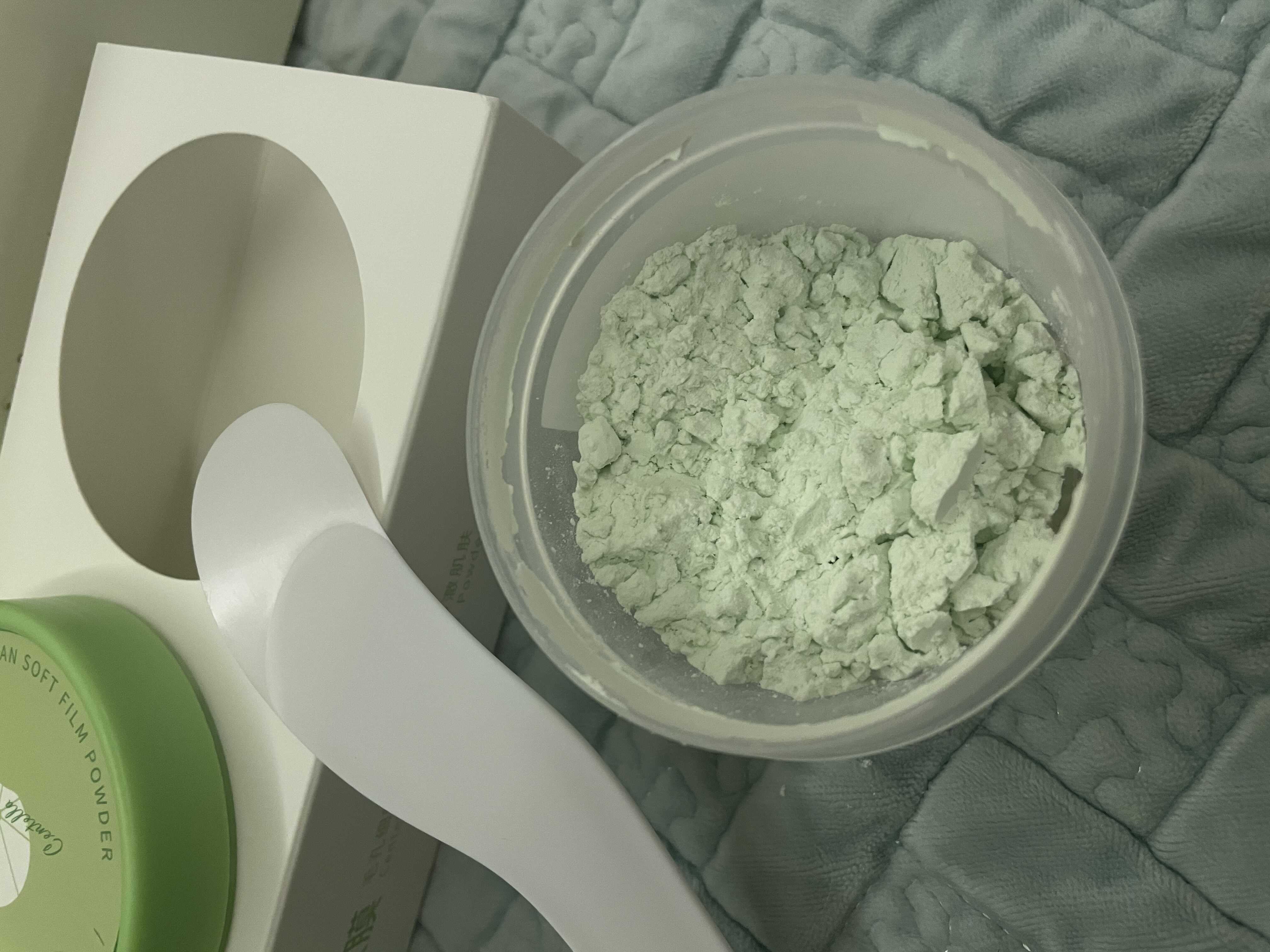 面膜 洁肤只用洗面奶是不够的，要加上清洁面膜，才会让你的脸又白又滑