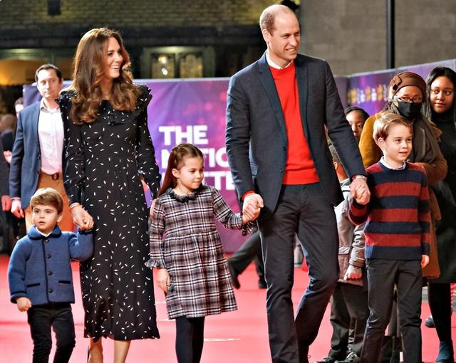 小王子|4岁路易长开了，到底长得像谁？看完庆生照一目了然