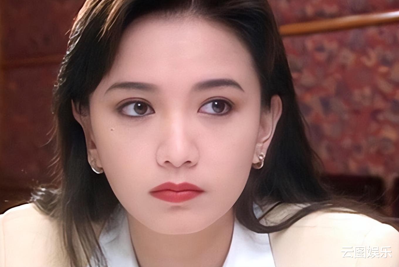 曾华倩|曾华倩与侄女聚会，两人长相相似颜值高，23岁儿子罕露面高大帅气