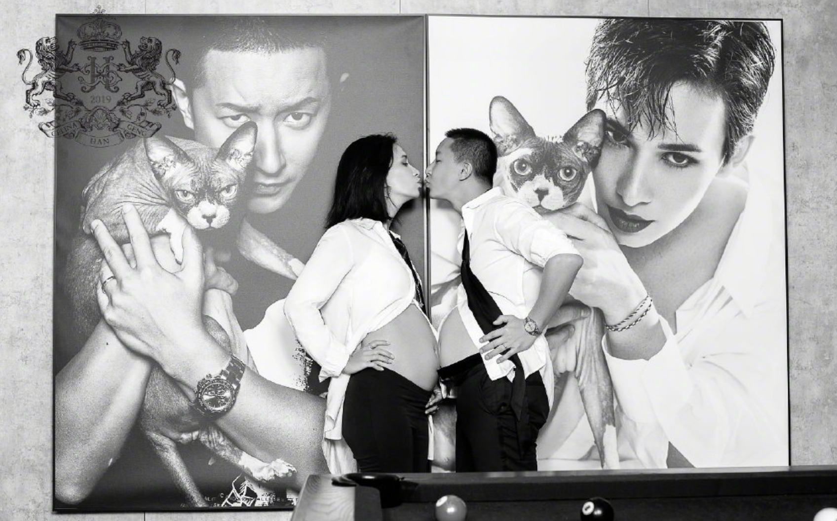 韩庚|韩庚官宣卢靖姗怀孕，挺同款“孕肚”拍写真，夫妻大方接吻超甜蜜