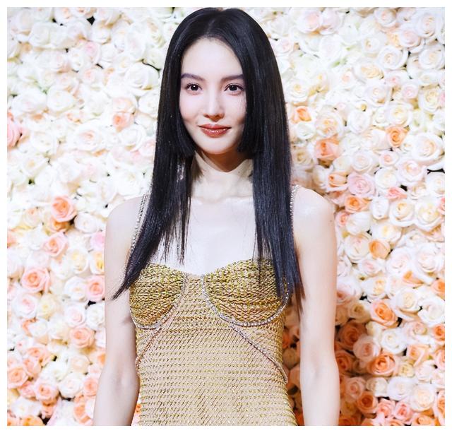 红毯生图成女星“照妖镜”：毛晓彤脸僵，朱迅狰狞，沈梦辰又变了